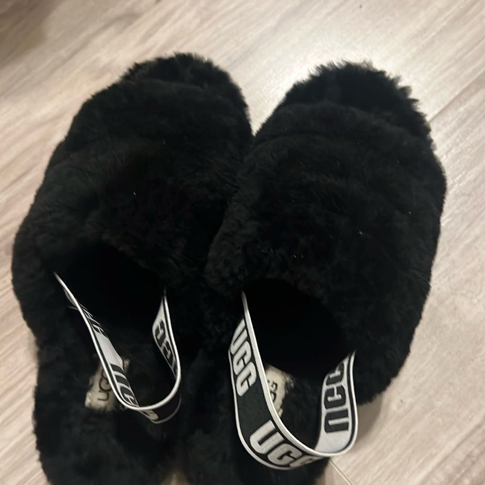 New ugg sandal